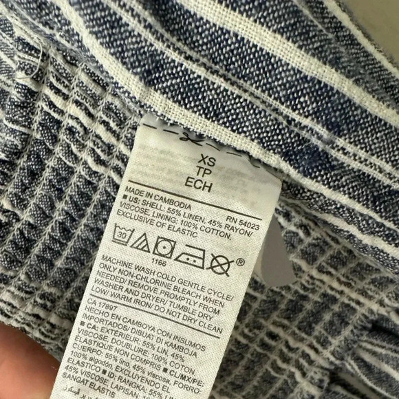 Old Navy Blue and White Striped Romper Jumpsuit Size XS w Pockets - Picture 7 of 7